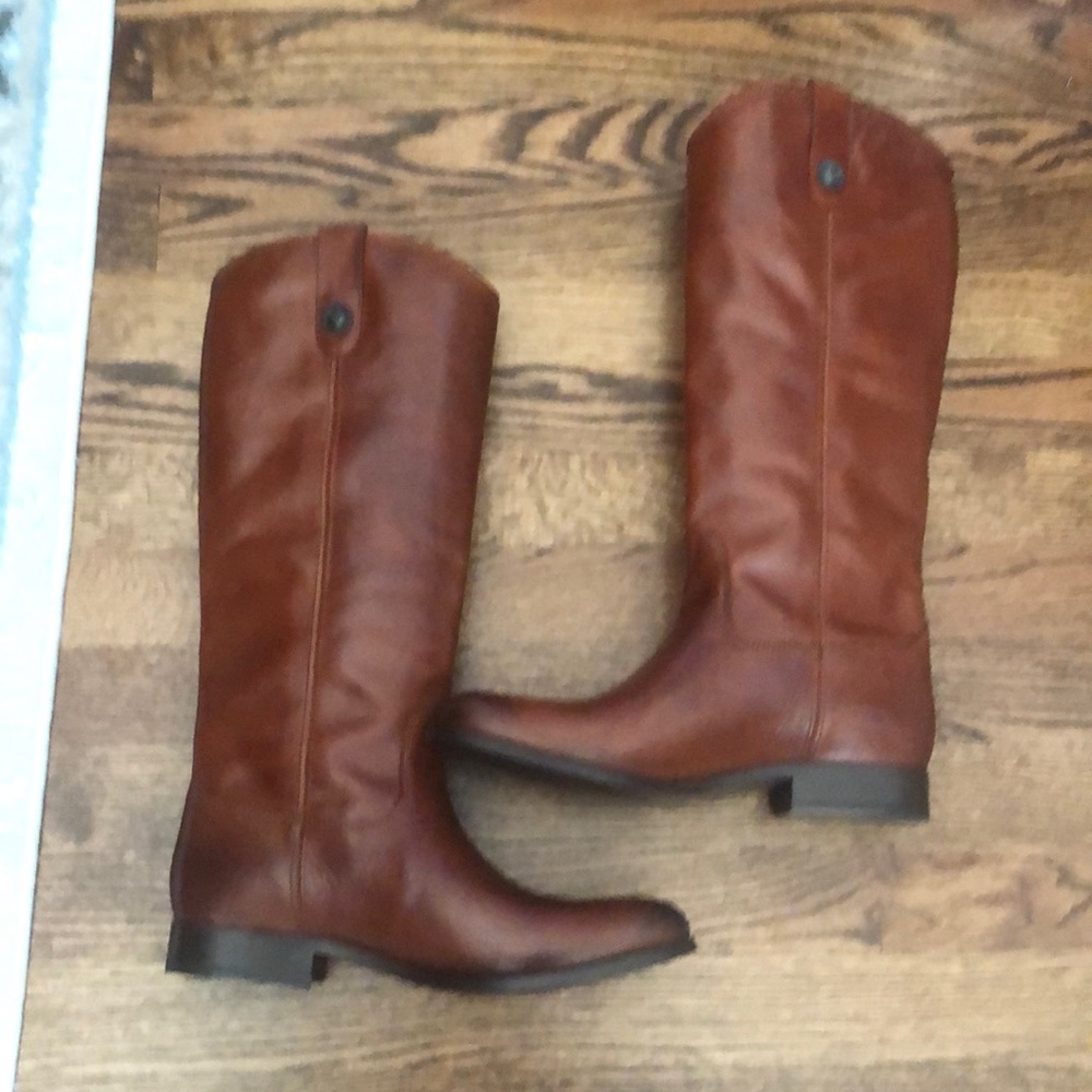 Brand new leather boots. Color: Cognac